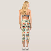 Vintages Muster für Blumen und Kameras Capri Leggings (Rückseite)