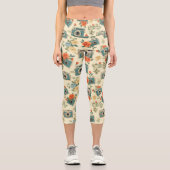 Vintages Muster für Blumen und Kameras Capri Leggings (Vorderseite)