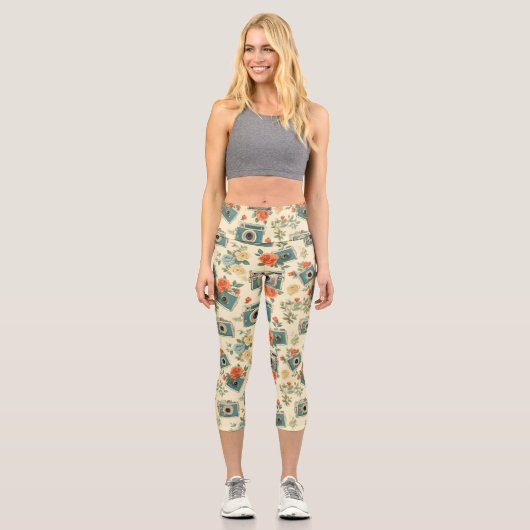 Vintages Muster für Blumen und Kameras Capri Leggings (Vorderseite)