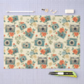 Vintages Muster für Blumen und Kameras Seidenpapier (Handwerk)