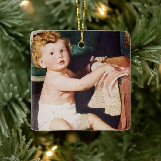 Vintages Niedliches Kleinkind mit Kleiderschrank Keramikornament (Baum)