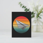 Vintages Papierflugzeug Postkarte (Stehend Vorderseite)