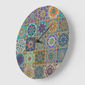 Vintages Patchwork mit Blumenmandalaelementen Große Wanduhr (Winkel)