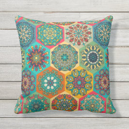 Vintages Patchwork mit Blumenmandalelementen Kissen Für Draußen