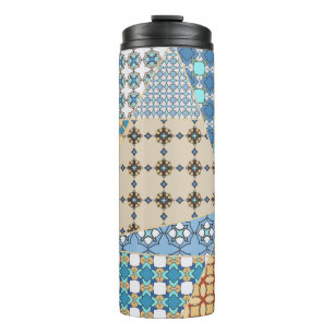 Vintages Patchwork-Quiltmuster. Vintag dekorativ Thermosbecher