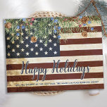 Vintages Patriotic American Flag Corporate Busines Feiertagspostkarte<br><div class="desc">Senden Sie Happy Holiday Grüße an andere Geschäftsfreunde und Familienmitglieder mit dieser einzigartigen US-amerikanischen Flag Weihnachtskarte - US-amerikanische Flagge Design Vintag rot-weiß-blau Design mit Heiligen und Beeren. Personalisieren Sie Ihre E-Mails und Ihren Geschäfts- oder Familiennamen. Diese patriotische Weihnachtskarte ist ideal für Militärfamilien, Veteranen, patriotische Familien und Veteranen-Service-Abteilung Weihnachtskarten. COPYRIGHT ©...</div>