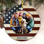 Vintages patriotisches amerikanisches Flag Custom  Keramik Ornament<br><div class="desc">Vintage amerikanische Fahne Weihnachtsschmuck. Dieser patriotische US Flagge-usa-Fahne-Weihnachtsschmuck wird ein wertvoller Sake sein. Die Einrichtung ist zweiseitig, können Sie 2 Lieblings-Fotos, eines auf jeder Seite. Ideal für Militär, Soldat Weihnachtsschmuck, Militärveteran, patriotische Familie. Personalisieren Sie den Namen auf der Vorderseite und das Datum auf der Rückseite. COPYRIGHT © 2020 Judy Burrows,...</div>