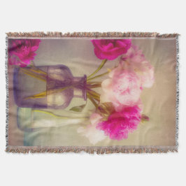 Vintages Peony Bouquet in Glass Vases Decke