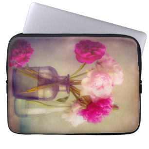 Vintages Peony Bouquet in Glass Vases Laptopschutzhülle