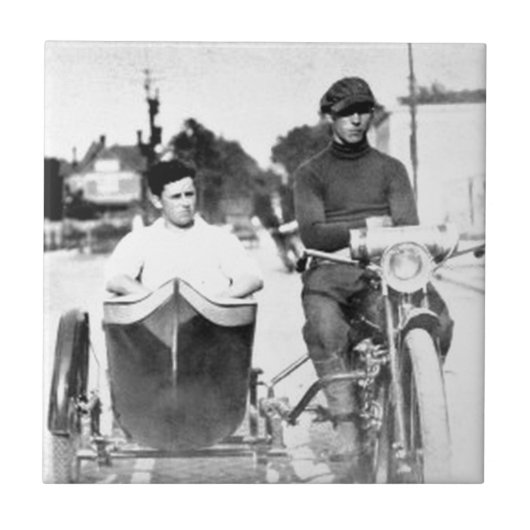 Vintages Radfahrer-Geächtet-Motorrad und Beiwagen Fliese (Vorderseite)