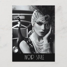 Vintages Retro-Glamour-Mädchen mit Pfau Postkarte