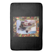 Vintages Retro mit Spitzen und Blume auftragen Badematte (Vorderseite Vertikal)