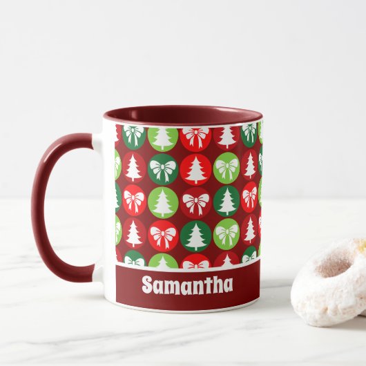 Vintages Retro-Weihnachtsbaum und Bows-Muster Tasse (Mit Donut)