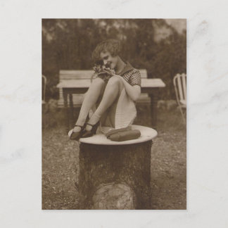 Vintages riskantes Button auf Mädchen Foto Postkarte