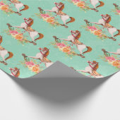 Vintages Rockpferd mit Blumenmuster Geschenkpapier (Ecke)