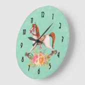 Vintages Rockpferd mit Blumenstrauß Große Wanduhr (Winkel)