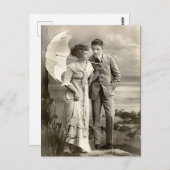 Vintages romantisches Paar mit Sonnenschirm Postkarte (Vorne/Hinten)
