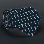 Vintages Schlüsselmuster auf Navy Blue Real Anwese Krawatte<br><div class="desc">Ihre Kunden werden dieses aktuelle Vintage Skelett-Schlüsselmuster Liebe geben. Ideal für echte Anwesen-Agenten und diejenigen, die Zuhause renovieren. Auf einem dunkelmarineblau blauen Hintergrund. Der Hintergrund kann in eine beliebige Farbe geändert werden. Auch gut für motivierend Lautsprecher, die "den Schlüssel" zu einer geheimen Art, Geschäfte zu machen, zum Beispiel.</div>
