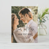 Vintages Schwarz-Weiß-Foto mit Skripttext Ankündigung (Stehend Vorderseite)