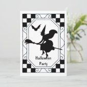 Vintages Schwarz/Weiße Hexe-Halloween Einladung (Stehend Vorderseite)