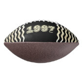 Vintages Schwarzes Monogramm Jahr Football (Gedreht 90)
