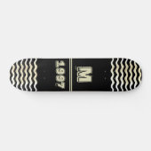 Vintages Schwarzes Monogramm Jahr Skateboard (Horizontal)
