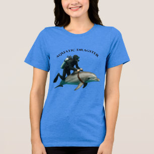 Vintages SCUBA Diving Diver Reiten im Dolphin URM Tri-Blend Shirt