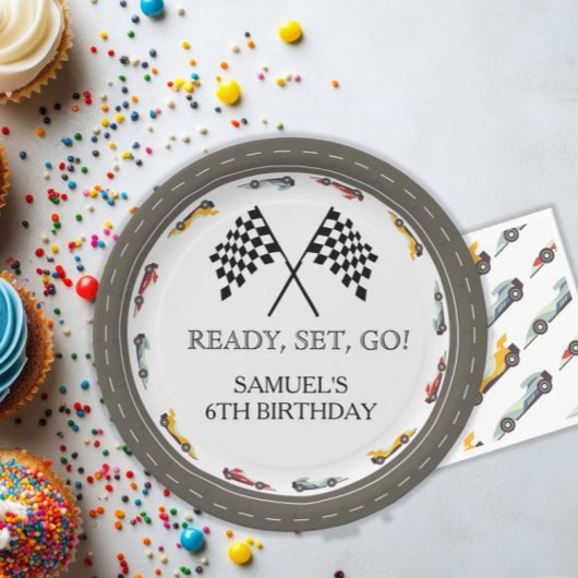 Vintages Set für Rennwagen Pappteller