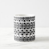 Vintages Stammesmuster mit schwarzweißer Hand d Kaffeetasse (Mittel)