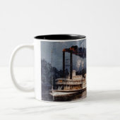 Vintages Steamboat Racing am Mississippi River Zweifarbige Tasse (Links)