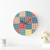 Vintages Steppmuster: Patchwork-Hintergrundmuster. Große Wanduhr (Zuhause)