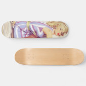 Vintages, unheimlich handliches Button-Up-Mädchen Skateboard (Horizontal)