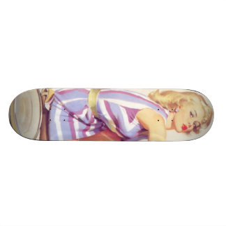 Vintages, unheimlich handliches Button-Up-Mädchen Skateboard