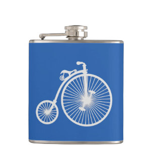 Vintages weißes Fahrrad auf blau Flachmann