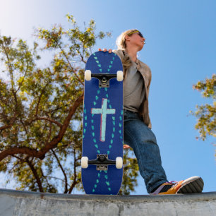 Vintages Wellenmuster und Kreuz auf dem Skateboard