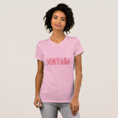 Vinyasa Yoga Rote Typografie auf Rosa T-Shirt (Vorne ganz)