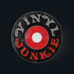 Vinyl Junkie Button<br><div class="desc">Bist du ein Rekordfanatiker? Kaufst du die Garagenverkäufe, die nach dem seltenen, einzigartigen Finde suchen? Teilen Sie Ihren Vinyl-Stolz mit der Welt, indem Sie unser "Vinyl Junkie" Design tragen.</div>