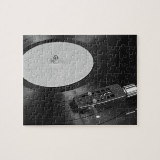 Vinyl-Schallplatte auf einem Plattenspieler Überbl Puzzle