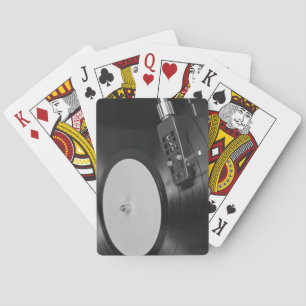Vinyl-Schallplatte auf einem Plattenspieler Überbl Spielkarten