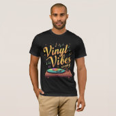 Vinyl Vibes Only Retro Turntable T-Shirt (Vorne ganz)