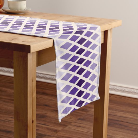 Violet Diamond Ombre Kurzer Tischläufer (Beispiel)