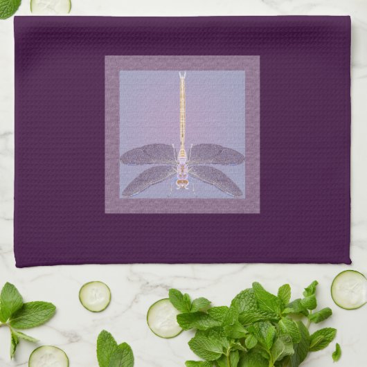 Violet Dragonfly Handtuch (Gefaltet)