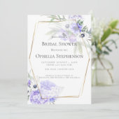Violet Hydrangea und Anemone Floral Bouquet Einladung (Stehend Vorderseite)