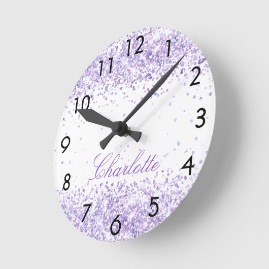 Violet Lavendel Namensskript elegant Runde Wanduhr (Winkel)