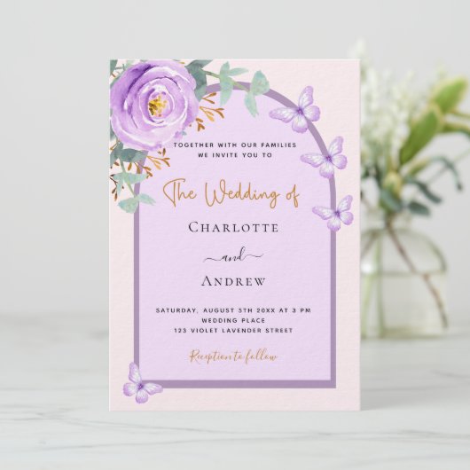 Violet lila Blumenbogen QR UAWG Luxushochzeit Einladung (Stehend Vorderseite)
