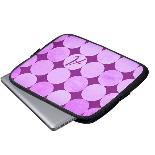 Violet, Lila Magenta und rosa Circles Monogramm Laptopschutzhülle (Vorne Knopf)