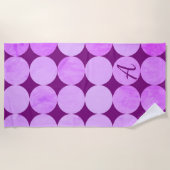 Violet, Lila Magenta und rosa Circles Monogramm Strandtuch (Vorderseite)