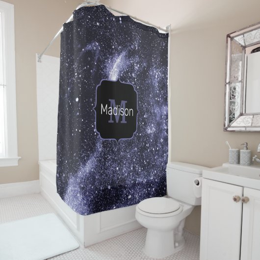 Violet lila peri abstrakte Galaxie Monogram Duschvorhang (Beispiel)