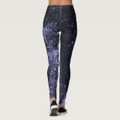Violet lila peri abstrakte Galaxie Monogram Leggings (Rückseite)