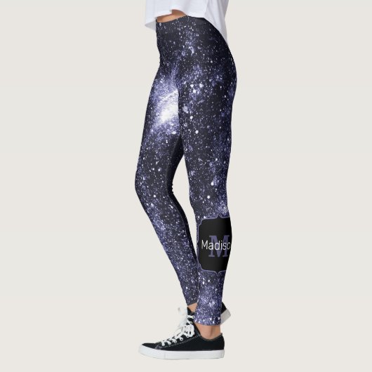 Violet lila peri abstrakte Galaxie Monogram Leggings (Links)